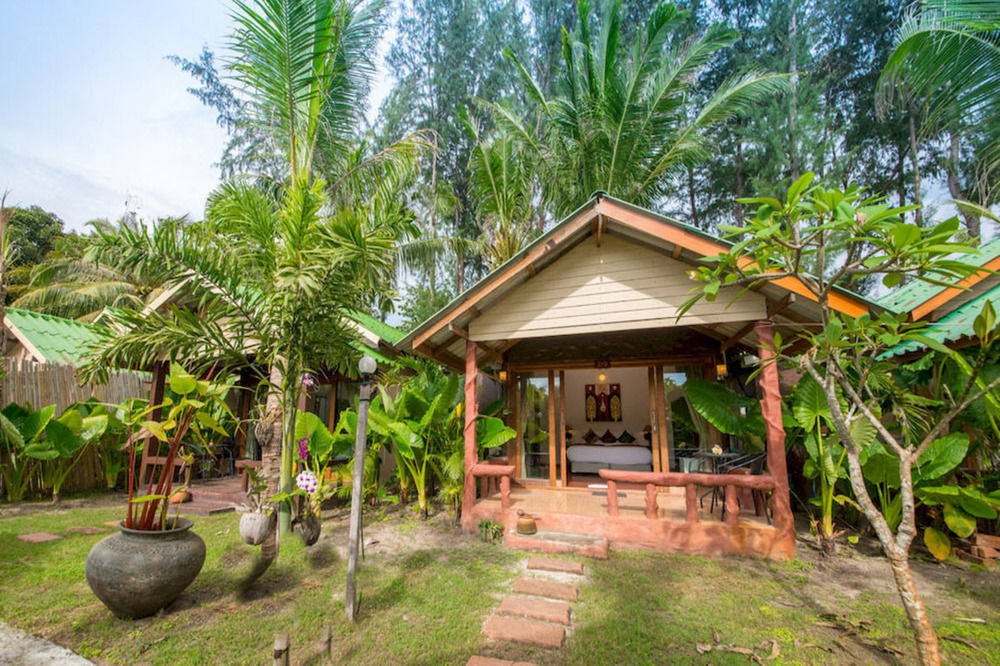 Mali Resort Pattaya Beach Koh Lipe Exterior photo